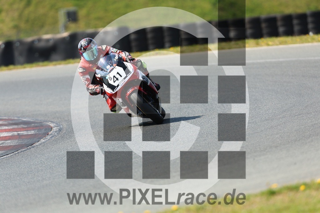 0b41-20260418_01951 | Schöne Erinnerungen an spannende Momente - das festzuhalten ist unser Job. PIXELrace.de ist seit 2003 auf den Rennstrecken Europas unterwegs um die Action draußen beim Fahren und die wunderbare Stimmung imm Fahrerlager für euch einzufangen.