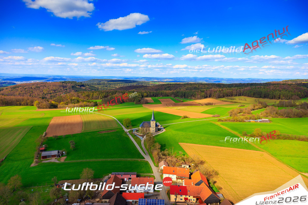 Die Luftaufnahme Neudorf - Weismain wurde vom UL-Flugzeug (keine Drohne) aus fotografiert.Hohe Druck- Auflösung-die Geschenkidee!