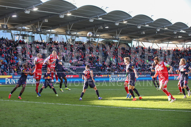 Grazer AK 1902 vs FC Red Bull Salzburg – Austrian Bundesliga | Graz, Austria, 15.Feb.26 - SOCCER - ADMIRAL Bundesliga, Grazer AK 1902 vs FC Red Bull Salzburg. The image shows game action.