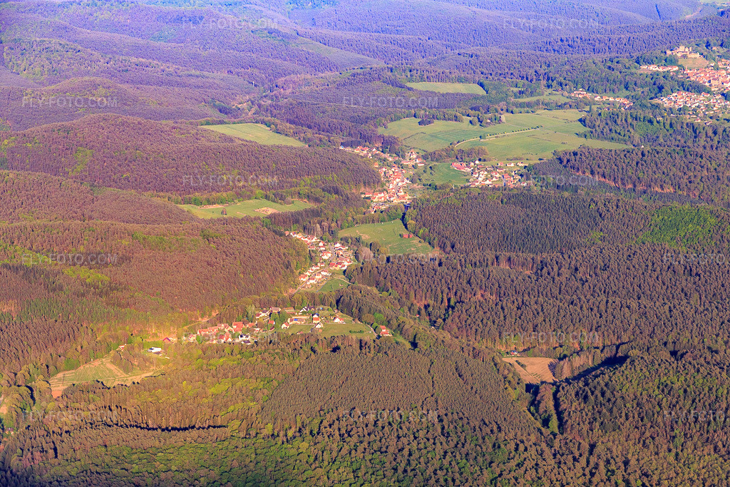 Aerial view: Wildenguth district and Saegemühle in Reipertswiller in the state Bas-Rhin, France. – Photo: IMG_145784.jpg taken on 04/30/2025 by Werner Riehm/FLY-FOTO.com – Resolution of the original: 5472 x 3648 px