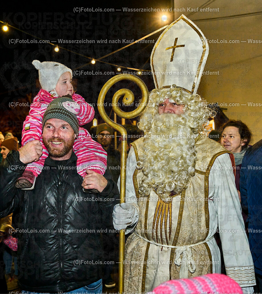 ALP7605_Wieselburger Advent_Nikolaus | (C)FotoLois.com, Alois Spandl, Wieselburger Advent im Schlosspark, Besuch durch den Hl. Nikolaus und seinen Krampussen, Sa 3. Dezember 2022.
