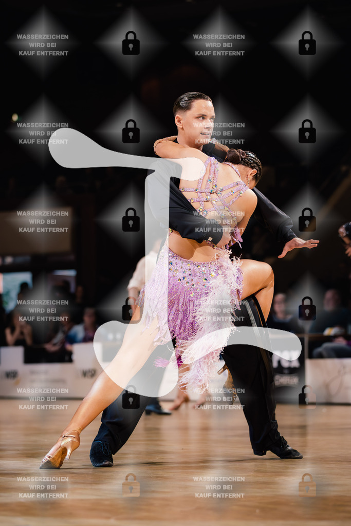 Goldstadtpokal 2025 - WDSF Open Latin Youth 12th (84) Marian Lungu _ Bianca Stefana Condopol (Romania)-2025-01-25-8797 | Webshop for digital downloads and prints of dance sport, event & show photographer Julian Link - Realisiert mit Pictrs.com