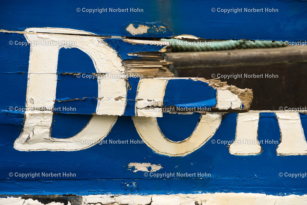 Deutschland - Wurster Land - Sahlenburg | Geborstene Schiffsplanke eines Fischkutters im Wurster land. - Realisiert mit Pictrs.com