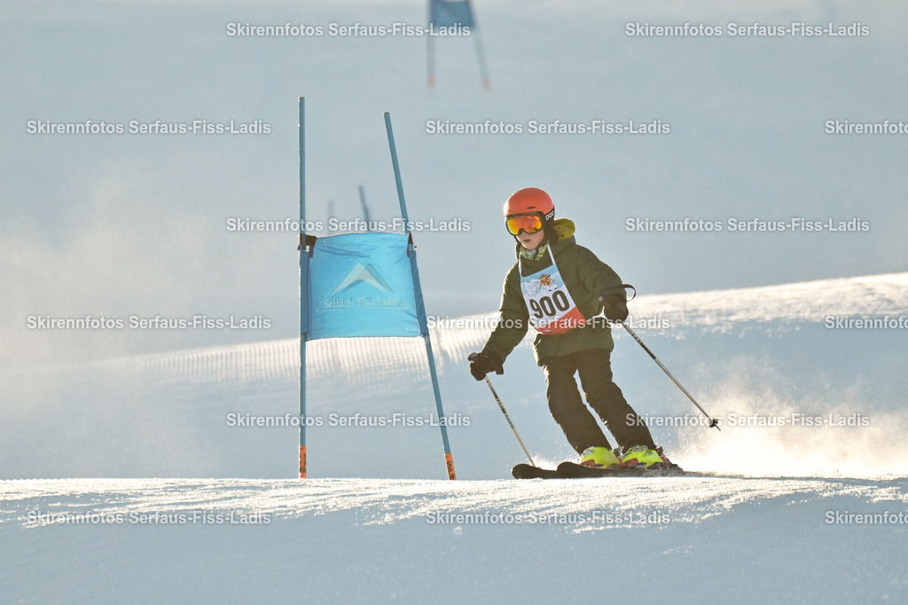 SRF_25.12.2025_0304 | Skirennfotos,Serfaus,Fiss,Ladis,Kinderskirennen,Winter,Tirol,Oberland,skirace,SFL,feelfree,weil wir's genießen,ski,Ski,skifahren,Sonnenplateau, - Realisiert mit Pictrs.com