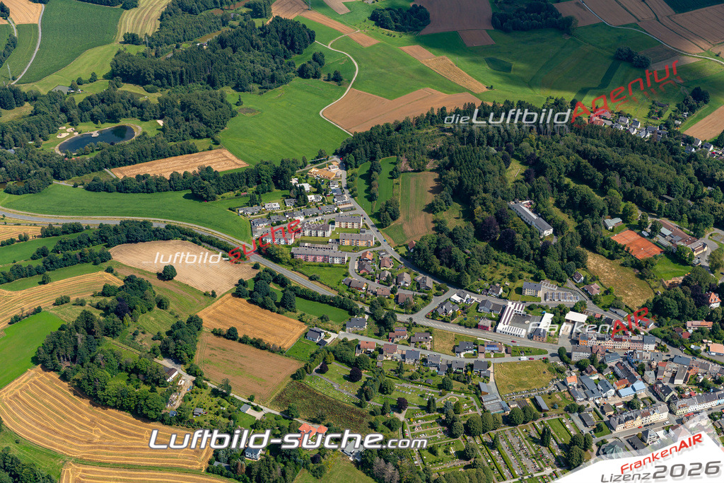 Aktuelles Luftbild von  Helmbrechts Kauf mit Lizenz / Bildrechten möglich- Die Luftaufnahme wurde 2021 mittels UL-Flugzeug erstellt ( keine Drohne ) - hochauflösende Kamera-Systeme von  Canon -Beste Qualität - Für grossformatige Ausdrucke geeignet. Die Geschenkidee !