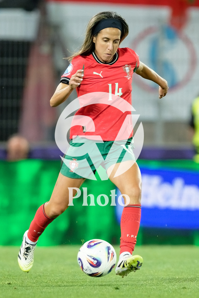 Portugal v Belgium: UEFA Women's EURO 2025 Group B | SION, SWITZERLAND - JULY 11: Dolores Silva of Portugal controls the ball  during the UEFA Women's EURO 2025 Group B match between Portugal and Belgium at Stade de Tourbillon on July 11, 2025 in Sion, Switzerland. (Photo by Giuseppe Velletri/Sports Press Photo/Getty Images)