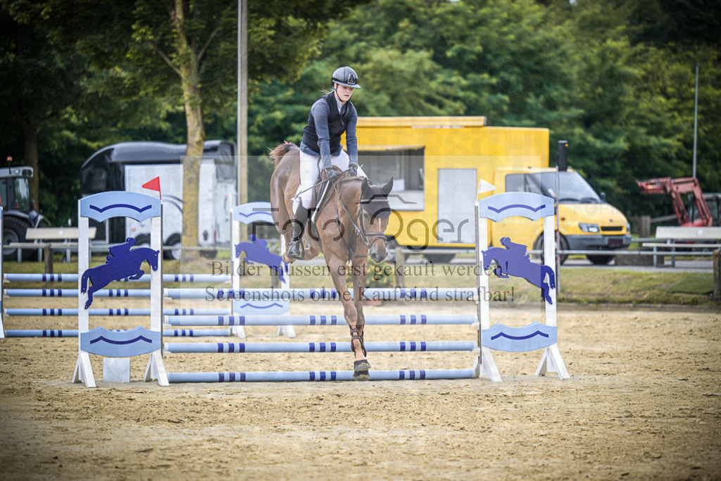 DOS_3151 | Entdecke hochwertige Reitturnierfotos von Foto Oger. Professionell, emotional und authentisch – jetzt Lieblingsmomente im Shop bestellen.Deutschlandweite Turnierfotografie. - Realisiert mit Pictrs.com