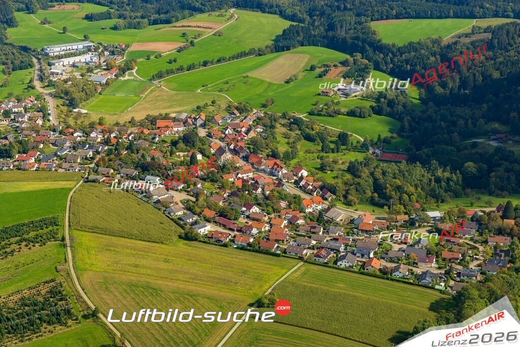 Luftaufnahme der Stadt Großerlach - Die Luftaufnahme wurde 2025 vom UL-Flugzeug heraus erstellt ( keine Drohne ) - Hochauflösende Luftaufnahme - für professionelle Ausdrucke geeignet. Die Geschenkidee !Mit Lizenz und Bildrechte bestellbar