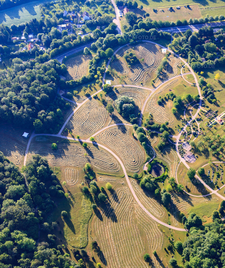 Luftbild: Botanischer Garten der Universität Ulm im Ortsteil Eselsberg in Ulm im Bundesland Baden-Württemberg in Deutschland. – Foto: IMG_67194.jpg vom 08.06.2014 durch Werner Riehm/FLY-FOTO.de – Auflösung des Originals: 3168 x 3768 px – Botanischer Garten - Universität Ulm