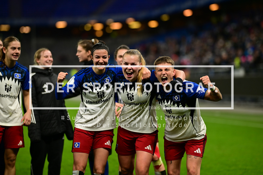 Fußball I Frauen I Saison 2025-2026 I DFB-Pokal I Achtelfinale I Hamburger SV - Bayer 04 Leverkusen I 18455 | Jubel, Begeisterung, Enthusiasmus, Euphorie, Freude, Glücksgefühl, Heiterkeit bei: Hamburger SV Frauen - Realized with Pictrs.com