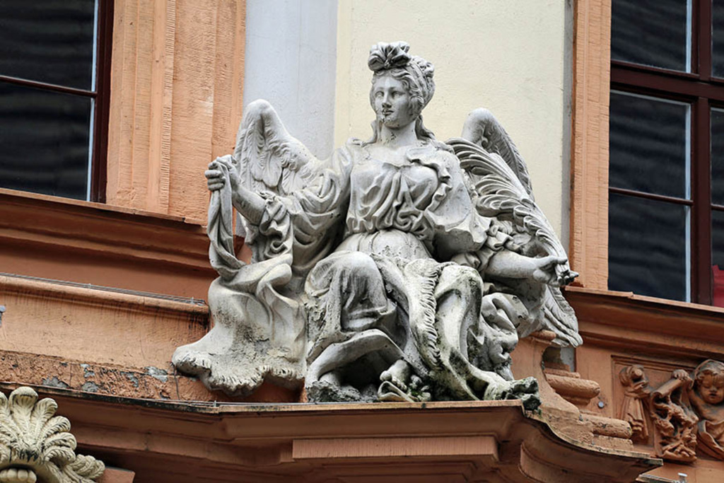 Bildlexikon Leipzig - Romanushaus - Eingang Brühl Fama | Das Team hinter BILDLEXIKON LEIPZIG bündelt historische wie aktuelle Informationen über die Stadt Leipzig in Text und Bild auf einer Plattform und stellt diese der interessierten Öffentlichkeit zur Verfügung.