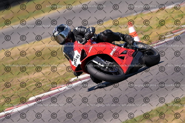 26bt04-2064 | markuskiefer.com - Realisiert mit Pictrs.com