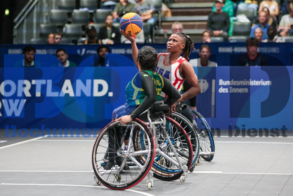 SES_TTG3X320250717-116 | bond - Realisiert mit Pictrs.com