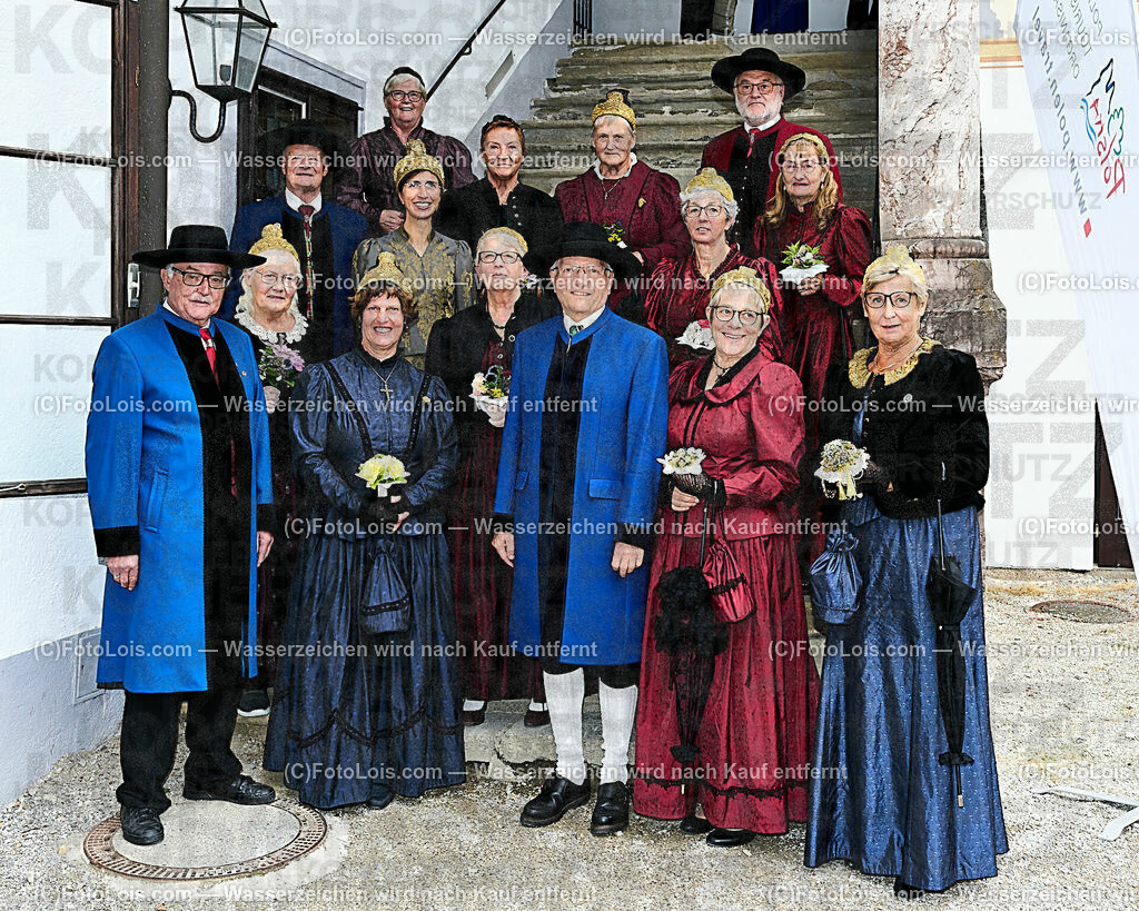 ALP0309_XXXIX_Chopin-Festival_Eroeffnung_Goldhaubengruppe | (C)FotoLois.com, Alois Spandl, XXXIX. internationales CHOPIN-Festival in der Kartause Gaming, Eröffnung des Festivals mit Einmarsch der Goldhaubengruppe Lackenhof mit der Musikkapelle Gaming sowie den Ehrengästen und Eröffnungsansprachen in der Barockbibliothek, Fr 4. August 2023.