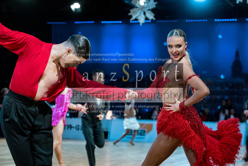20251212_WDSF_World_Ch_Cup_RS-Lat_1301-2 | Tanzsportbilder, Standardtanz, Lateintanz, WDSF, DTV, LTVB, dancecomp, goc, hessen tanzt, blaues band der spree, walzer, tango, wiener walzer, slowfox, quickstepp, samba, rumba, cha-cha-cha, paso doble. jive, hd-kroft photography, turniertanzsport