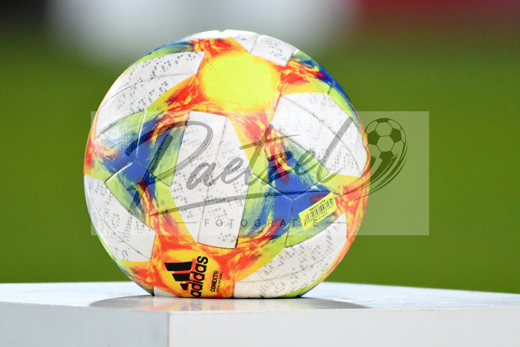 20200214_SCPFWK_0040 | Fussball, Herren: . Offizieller Spielball waehrend des Spiels der 3. Liga zwischen SC Preussen Muenster und FC Wuerzburger Kickers im Preussenstadion am 14.02.2020 in Muenster, Deutschland.DFB / DFL REGULATIONS PROHIBIT ANY USE OF PHOTOGRAPHS AS IMAGE SEQUENCES AND/OR QUASI-VIDEO. - Realisiert mit Pictrs.com