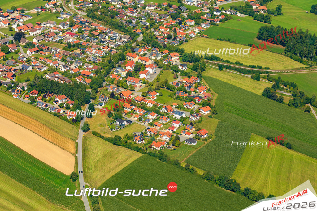 Schöne Luftaufnahme Großarmschlag Grafenau - Die Luftaufnahme wurde 2025 vom Flugzeug heraus erstellt ( keine Drohne ) - Hochauflösende Luftaufnahme - für professionelle Ausdrucke geeignet. Die Geschenkidee !Mit Lizenz und Bildrechte bestellbar