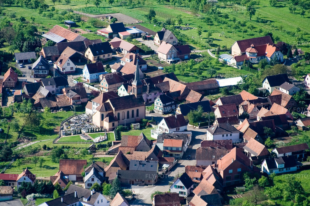 Vue aérienne: Vue du village à Dieffenbach-lès-Wœrth dans le département Bas Rhin, France. Photo: IMG_10820.jpg prise le 12/05/2008 par Werner Riehm/FLY-FOTO.eu – Résolution de l'original: 3256 x 2170 px