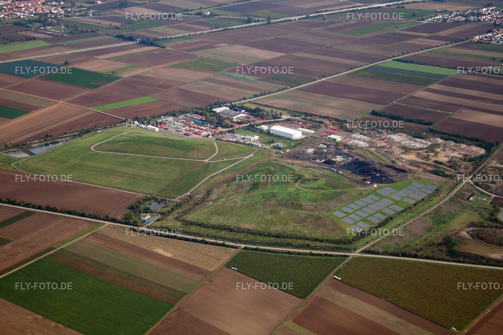 Gelände der aufgeschütteten Mülldeponie   Herbert Willersinn Straßenbaustoffe GmbH & Co. KG | Luftbild: Gelände der aufgeschütteten Mülldeponie   Herbert Willersinn Straßenbaustoffe GmbH & Co. KG in Heßheim im Bundesland Rheinland-Pfalz in Deutschland. Foto: IMG_34395.jpg vom 03.10.2010 durch Werner Riehm/FLY-FOTO.de - Realisiert mit Pictrs.com