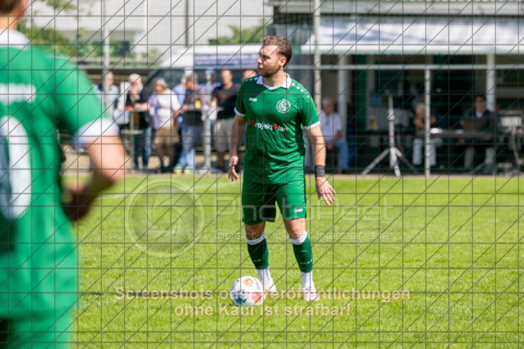 20250824_150639_0272 | #,KSG Eislingen (grün) vs. SGM Jebenhausen-Bezgenriet (orange), Fussball, Kreisliga A3 - Bezirk Neckar/Fils, 01. Spieltag, Saison 2025/2026, Rasensportplatz, Albstraße 69, 73054 Eislingen, 24.08.2025 - 15:00 Uhr,Foto: PhotoPeet-Sportfotografie/Peter Harich