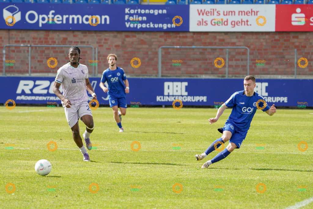 VfL Sportsfreunde Lotte vs. VfL Bochum II U23 - Regionalliga West - 28. Spieltag 2026 | Louis Hiepen, 3Jonathan Akaegbobi, 24 - Realisiert mit Pictrs.com