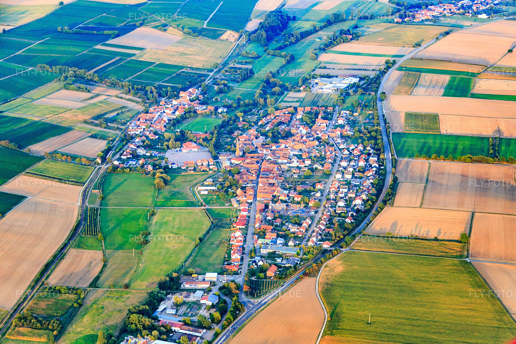 Luftbild: Ortsansicht von Westen im Ortsteil Kapellen in Kapellen-Drusweiler im Bundesland Rheinland-Pfalz in Deutschland. Foto: IMG_084210.jpg vom 29.08.2015 durch Werner Riehm/FLY-FOTO.de