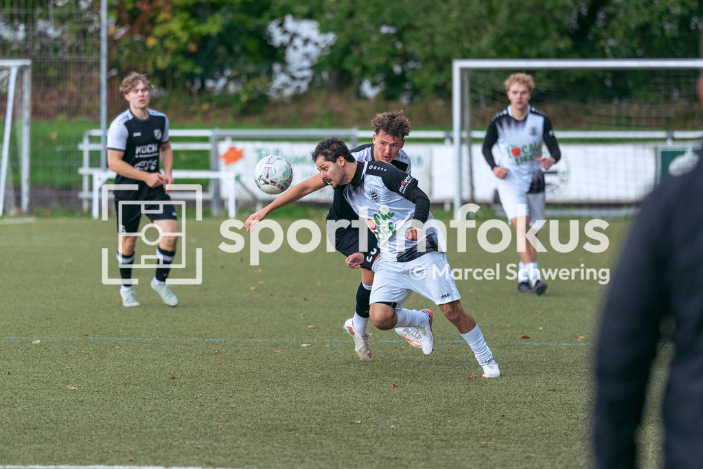 TSV 05 Ronsdorf – SSV Bergisch Born II | Yousef Rasoli (17, TSV 05 Ronsdorf) im Zweikampf. Bezirksliga Niederrhein, Gruppe 2: TSV 05 Ronsdorf gegen SSV Bergisch Born II, Wuppertal, 11.10.2026. Endstand: 3:1. sportimfokus / Marcel Schwering - Realisiert mit Pictrs.com