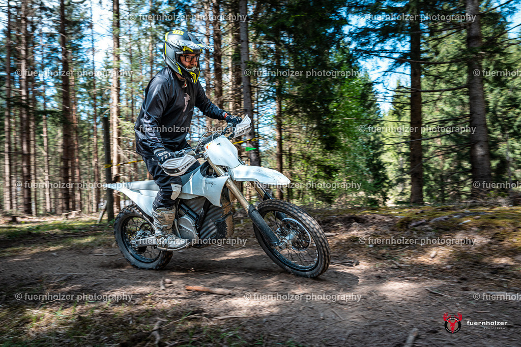 fuernholzer_250501-C1-564 | Fotografische Impressionen von der Red Stag Enduro Extreme by fuernholzer-photography.com. Endurosport in Österreich fotografisch festgehalten von fuernholzer. Auftragsfotografie für Private, Gewerbefotos und Industriefotografie. Eventfotografie, Sportfotografie und Motorsportfotografie. Anbieter von Fotoworkshops, Fototraining, fotografischen Vorträgen und Fotoseminaren.