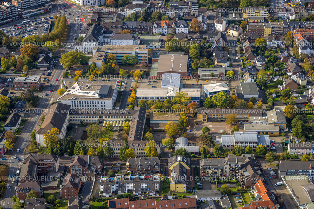 Moers241012995 | Luftbild, Bildungszentrum mit Hermann-Runge-Gesamtschule, Stadtarchiv und VHS Moers, Hermann-Gmeiner-Berufskolleg und Grimmschule, Moers, Moers, Ruhrgebiet, Nordrhein-Westfalen, Deutschland