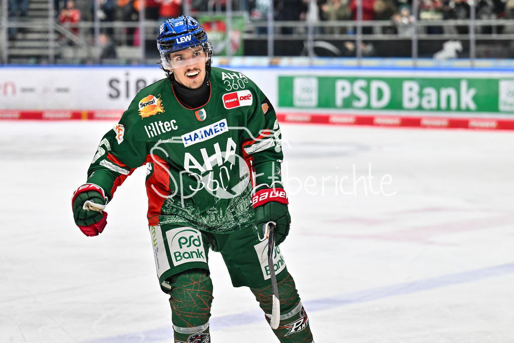 Augsburger Panther - Grizzlys Wolfsburg | aUGSBURG, GERMANY - 15. MARCH: Jubel der Panther nach dem treffer zum 5-4 durch Christian HANKE (Augsburger Panther 25) / Tor / Torschuetze / Freude / Happy während dem Match zwischen den Augsburger Panthern und den Grizzlys Wolfsburg am 52. Spieltag der Penny DEL im Curt Frenzel Stadion