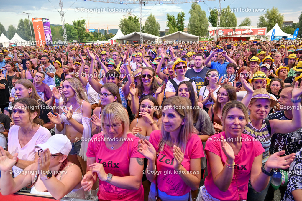Linzer Kronefest 2023_ 18.08.2023-62 | 18.08.2023, Linzer Kronefest 2023, AUT, im Bild Linzer Kronefest 2023, Hauptbuehne, Chris Steger

Menschen, Fans, Besucher, Masse, Stimmung, Party