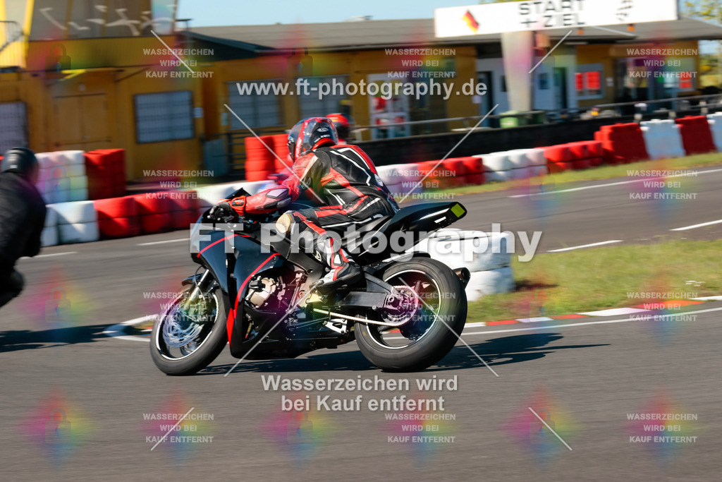 Moto-TeamOBK-21683 | Hier findet Ihr Bilder von Touristenfahrten auf der Nürburgring Nordschleife oder von anderen Veranstaltungen die ich besucht habe. Viel Spass beim Durch Schauen 