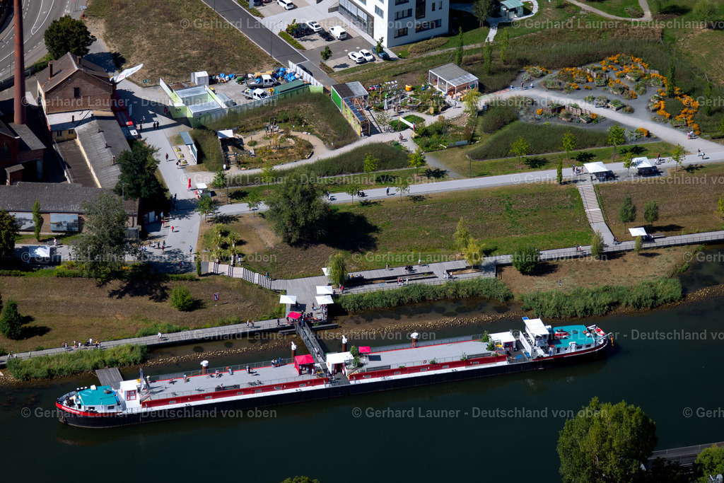 3902567 | Frachtschiff an einem Anleger im Gelände der Bundesgartenschau Heilbronn 2019 im Bundesland Baden-Württemberg