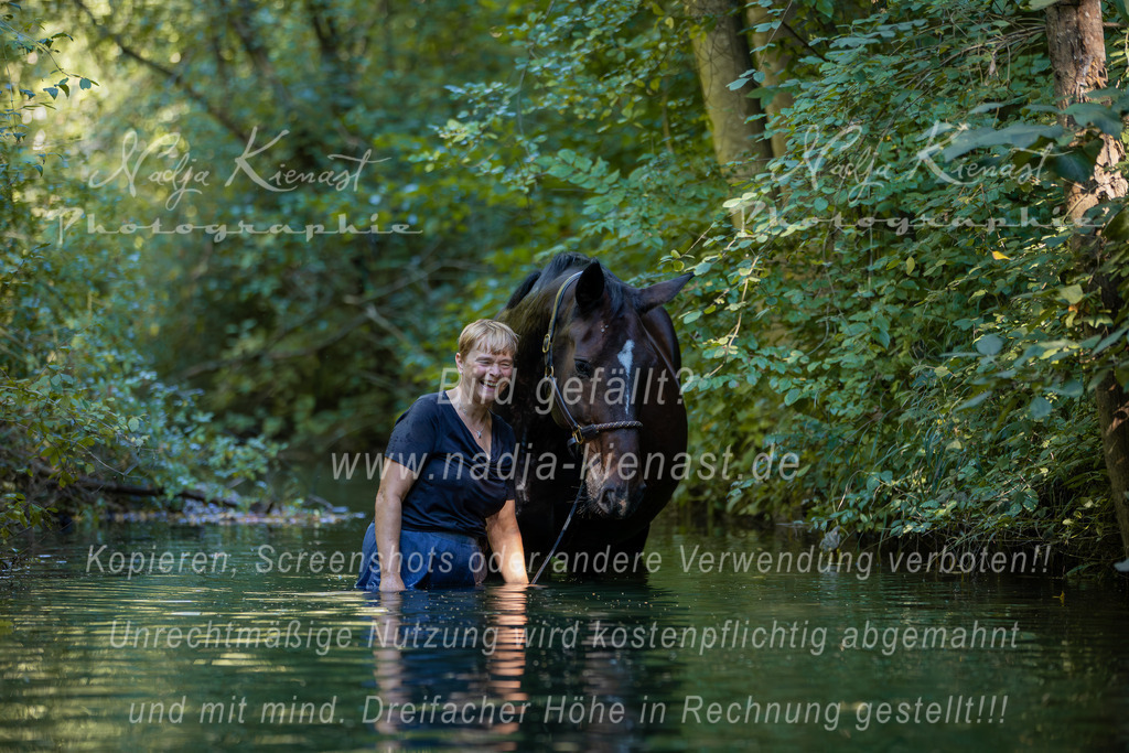 Auswahl_Photographie_Nadja_Kienast__F6A6030-Verbessert-RR | Ich biete Ihnen einzigartige und individuelle Fotoshootings mit Ihren Tieren.
In individuellen Coachings lernen Sie, wie sie von Ihrem Pferd, Ihrer Katze, Ihrem Hund oder einfach Ihrem persönlichen Lieblingstier eindrucksvolle Fotos machen können.