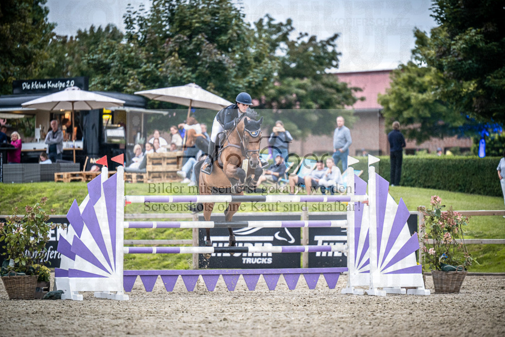 DOS_8977 | Entdecke hochwertige Reitturnierfotos von Foto Oger. Professionell, emotional und authentisch – jetzt Lieblingsmomente im Shop bestellen.Deutschlandweite Turnierfotografie. - Realisiert mit Pictrs.com