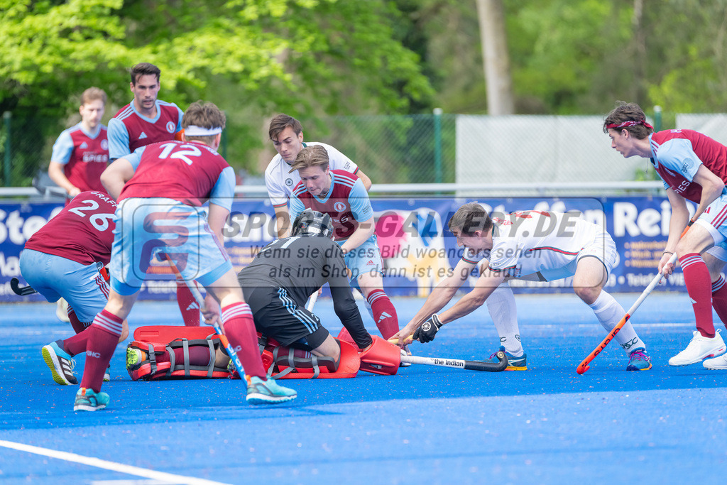 HK_20240414_100432 | 1. Bundesliga Hockey Herren Crefelder HTC - UHC Hamburg am 14.4.2024 CHTC, Krefeld , Leonhart Florian Torwart ( UHC Hamburg #21 ) , Boomes Anton ( Crefelder HTC #23 )