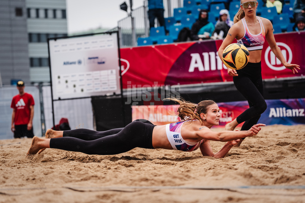 Beachvolleyball | Frauen | Allianz German Beach Tour 2025 | Tourstop Hamburg | 29.05.2025 | Mila Jancar springt zum Ball