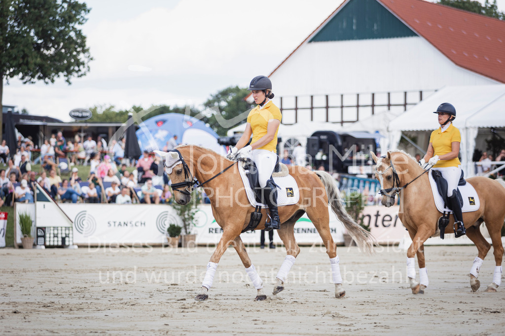 250711_BHO_Showabend-802 | Deine schönsten Turniermomente als professionelle Fotos! Entdecke hochwertige Pferdesport-Fotografie im Online-Shop. Jetzt Fotos finden & bestellen!