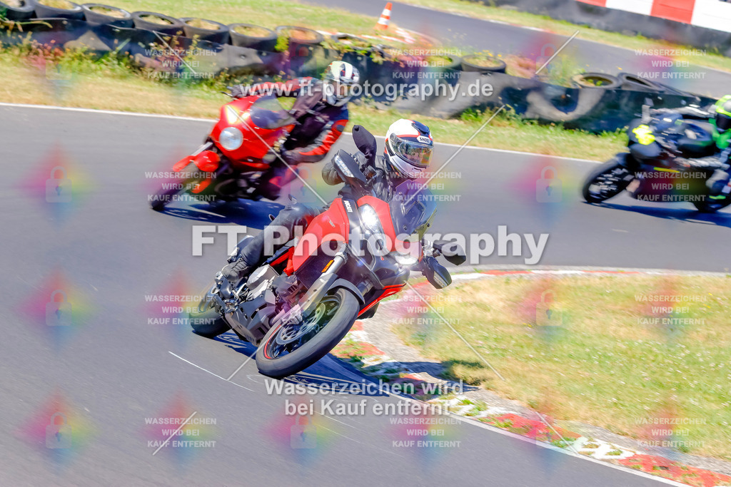 _MOT9357 | Hier findet Ihr Bilder von Touristenfahrten auf der Nürburgring Nordschleife oder von anderen Veranstaltungen die ich besucht habe. Viel Spass beim Durch Schauen 