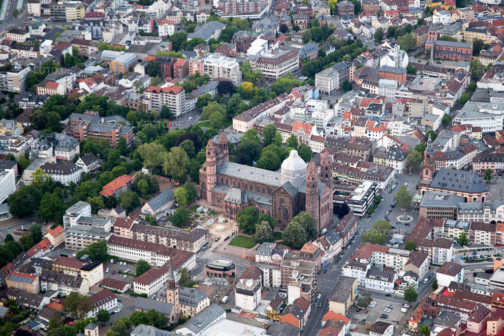 Luftbild: Dom in Worms im Bundesland Rheinland-Pfalz in Deutschland. Foto: IMG_088572.jpg vom 17.05.2016 durch Werner Riehm/FLY-FOTO.de
