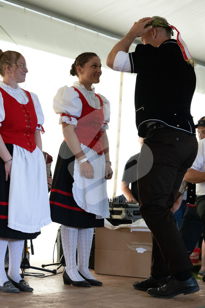 Rigi2025_3043 | Die Schwinger des Schwyzer Kantonalen Schwingerverbandes: Fotos, die Dynamik und Leidenschaft festhalten, sowie emotionale Momente aus dem traditionellen Schwingsport zeigen. - Realisiert mit Pictrs.com