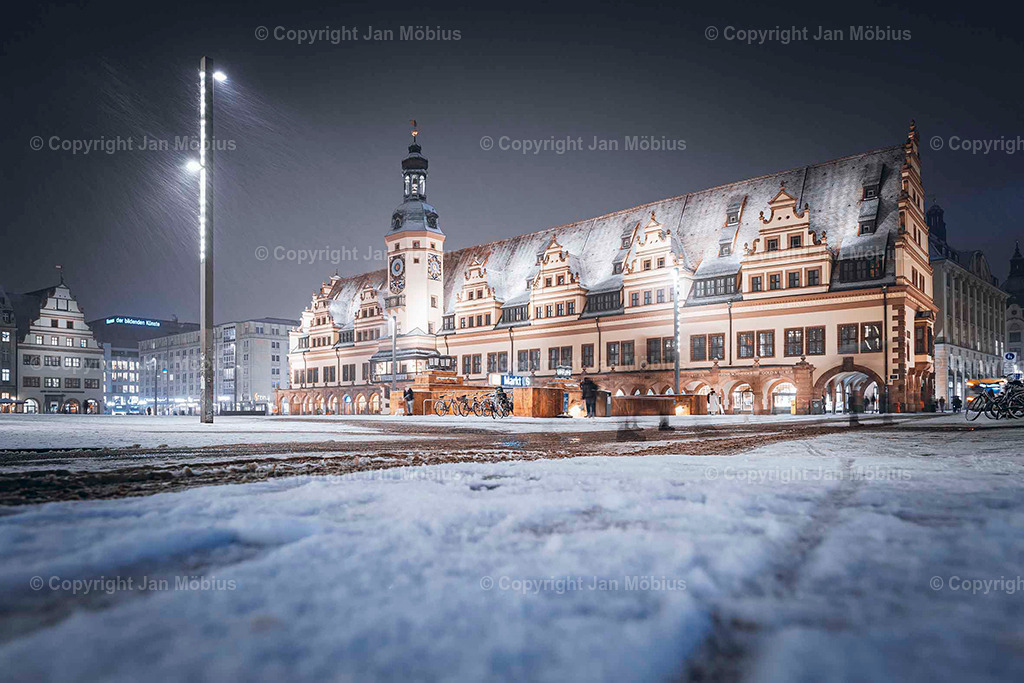Marktplatz Leipzig | Der Marktplatz Leipzig ist das historische Herz der Stadt – voller Geschichte, architektonischer Eleganz und urbanem Leben. Zwischen dem Alten Rathaus, Märkten, Events und Straßenmusik pulsiert hier Leipzig pur. - Realisiert mit Pictrs.com