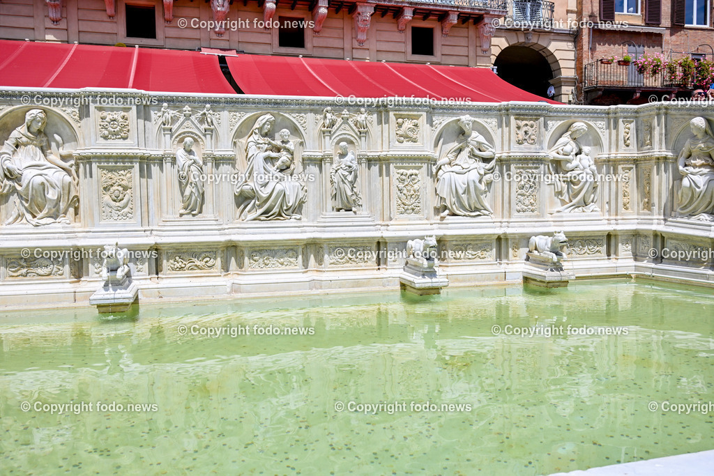 Italien_ Toscana_ Siena_ 27.05.2024-29 | 27.05.2024, Italien, ITA, Toskana, Siena im Bild Stadtansichten, Gebäude, Architektur, Touristen, Historisch, Souvenier, Piazza Del Campo, Dom von Siena


Siena ist Hauptstadt der Provinz Siena und gilt als eine der schönsten Städte der Toskana und Italiens. Die historische Altstadt gehört seit 1995 zum UNESCO-Welterbe. 

