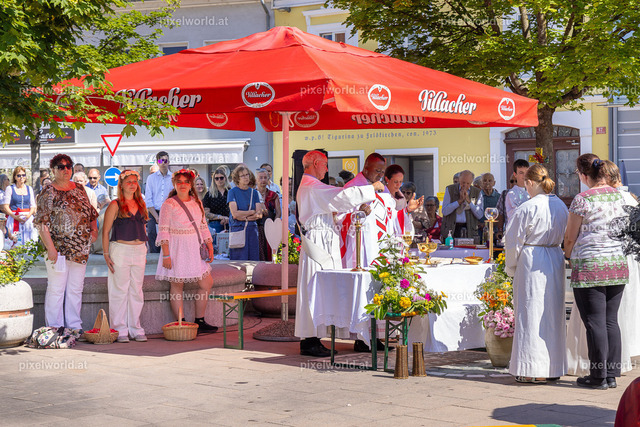 Fronleichnamsprozession mit Pfarrfest | Bildershop von pixelworld.at - Realisiert mit Pictrs.com