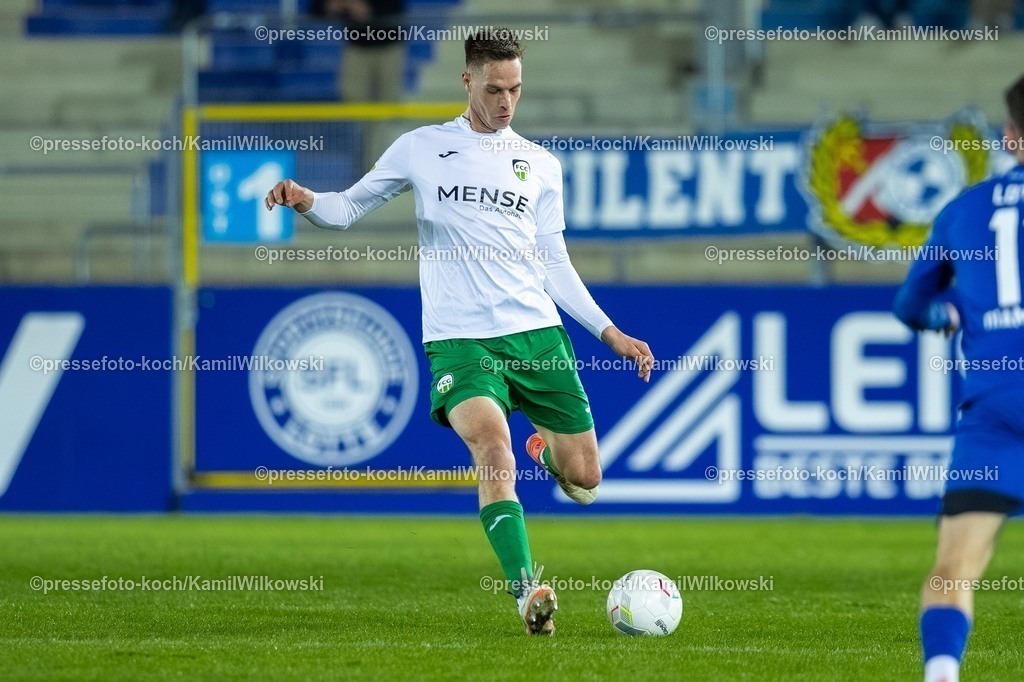 xKWI31102501151 | 31.10.2025, xkwix, Fußball, Regionalliga West, VfL Sportfreunde Lotte - FC Gütersloh, Stadion am Lotter Kreuz: Jannik Borgmann (FC Gütersloh #34)