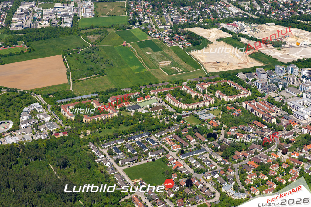 Die Luftaufnahme Martinsried - Planegg wurde 2021 mittels Flugzeug (keine Drohne) erstellt. Hohe Auflösung -für große Poster und Wandbilder geeignet!