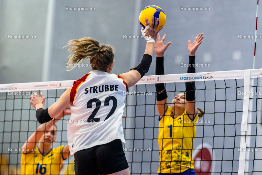 2023-00070996-Freundschaftsspiel-Deutschland-Ukraine | Angriff Monique STRUBBE GER 20.05.2023; Berlin Foto: Gerold Rebsch - www.beachpics.de
