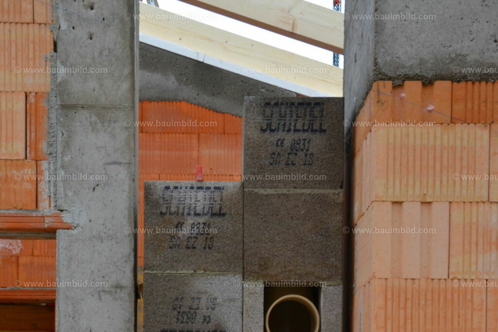 bib-lg08-schornstein-0034 | Nach LV-Leistungsgruppen sortierte Detailfotos über den Bau eines Hauses. Alle Hausbau-Bilder direkt vom Urheber und Autor der Website Haus-Selber-Bauen.com