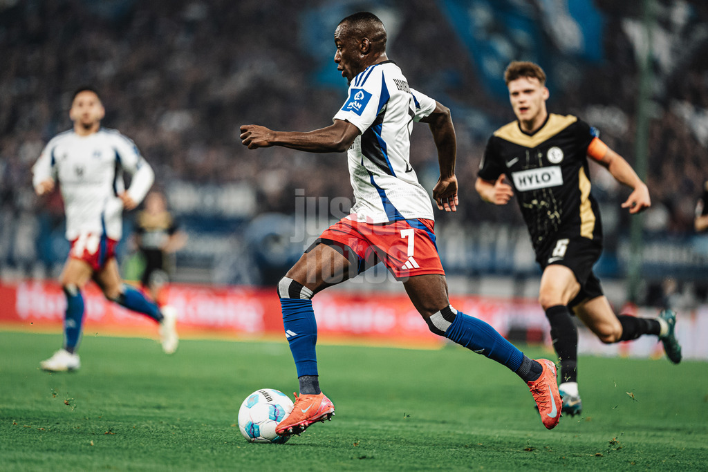 Fußball | Männer | Saison 2024/2025 | 2. Fußball-Bundesliga | 27. Spieltag | Hamburger SV vs. SV 07 Elversberg | 28.03.2025 | Jean-Luc Dompe (#7, HSV) am Ball