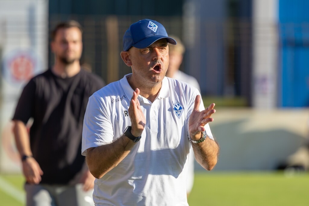 VfR Mannheim gegen Waldhof Mannheim (Testspiel im Rhein-Neckar-Stadion Mannheim) | VfR Mannheim gegen Waldhof Mannheim (Testspiel im Rhein-Neckar-Stadion Mannheim)***Rui Mota, Trainer vom SV Waldhof - Realisiert mit Pictrs.com